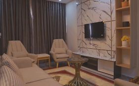 Grandeur Meridian Hotel And Suites